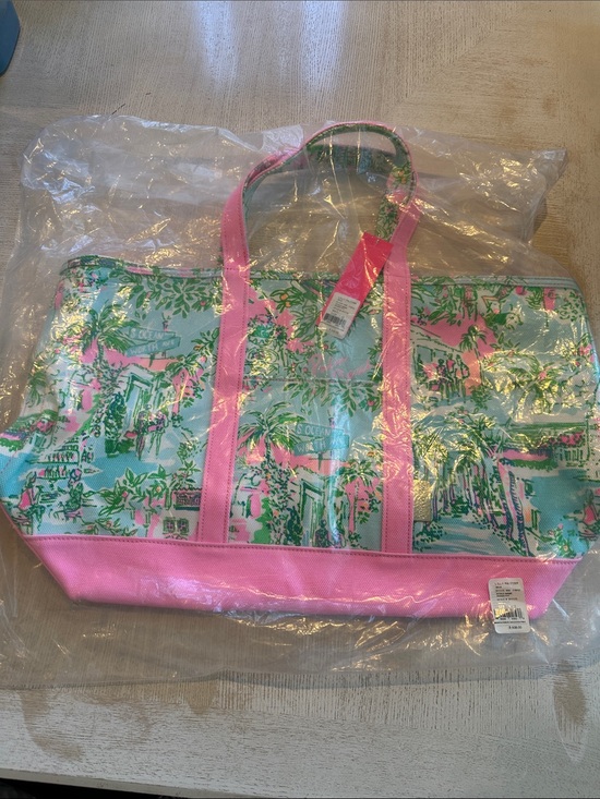 Lilly Pulitzer Handbags - Lilly Pulitzer Mercato Tote Palm Beach Pink and Aqua Scenic Print Tote